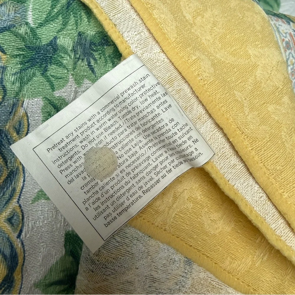 Vintage (1997) Spring Easter Theme Oblong Tablecloth Oblong (82